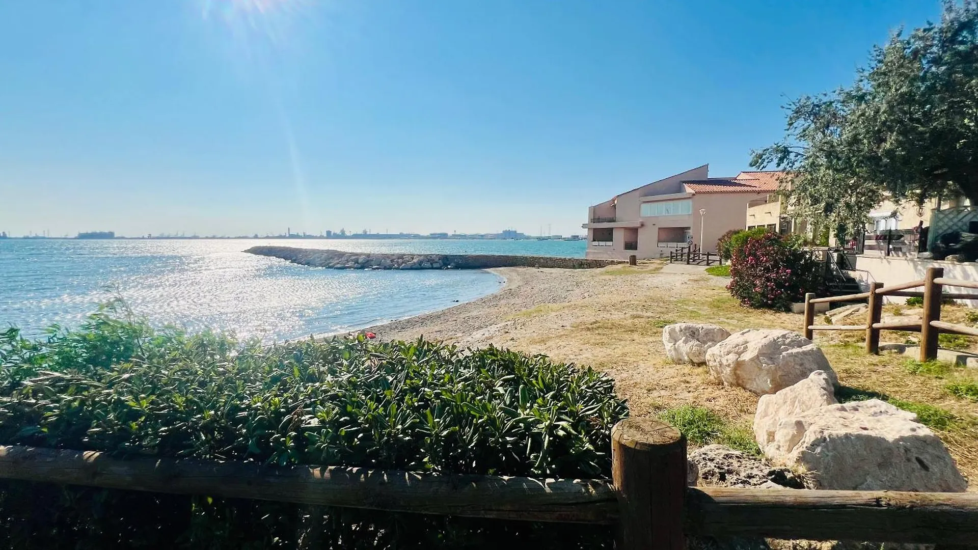 Le Coin De Mer 2, Bord De Mer, Plage 30M, Cosy, Clim, Wifi, 4 Personnes Fos-sur-Mer 0*,  France