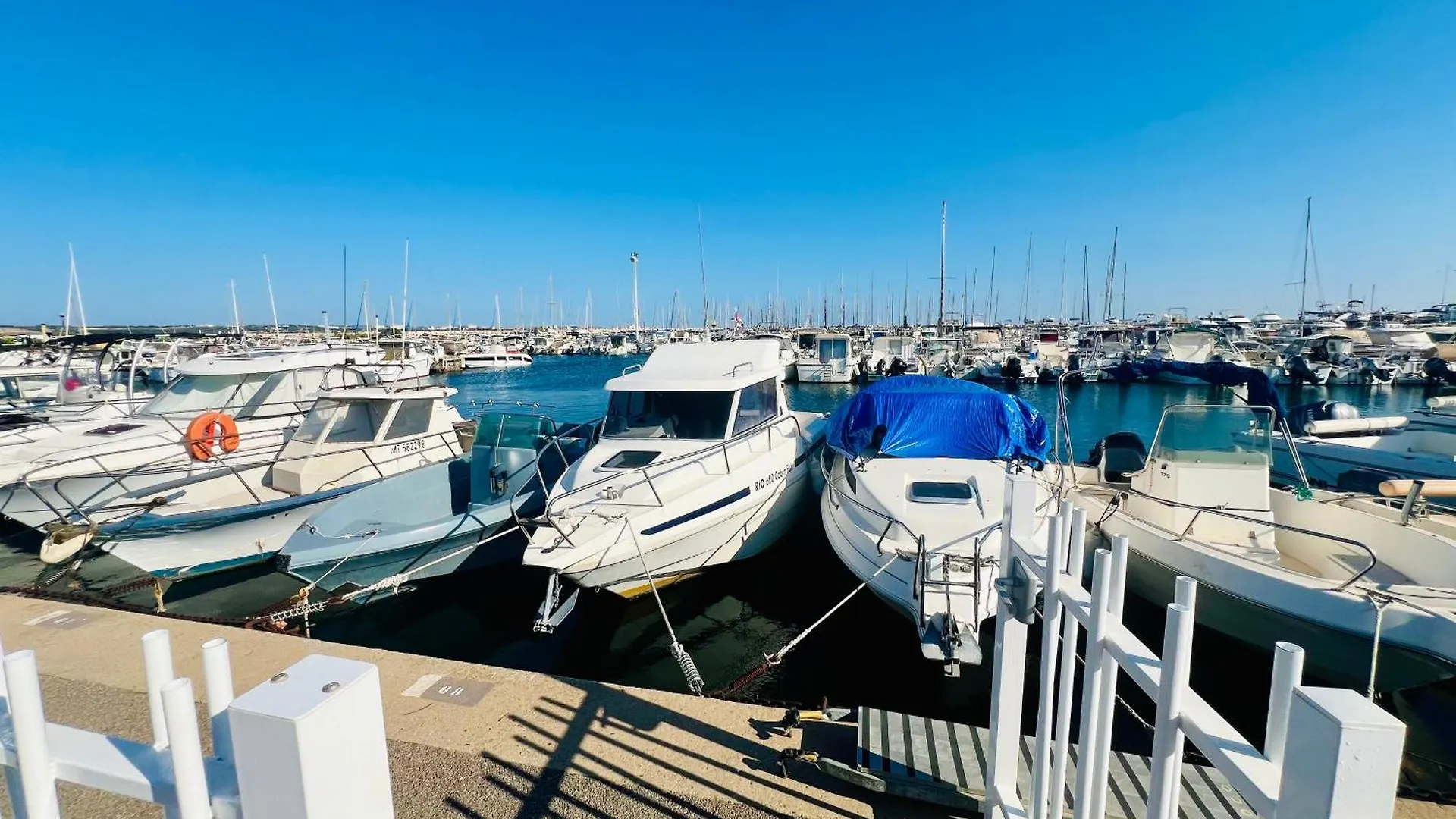 Apartment Le Coin De Mer 2, Bord De Mer, Plage 30M, Cosy, Clim, Wifi, 4 Personnes Fos-sur-Mer