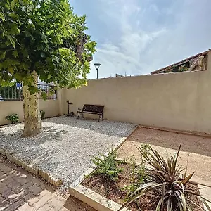 Hébergement de vacances Charmante Maison De Avec Jardin, Terrasse Et Terrain De Petanque, Fos-sur-Mer